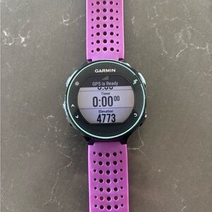 Garmin 235 Forerunner GPS Sports Watch in great condition! Nothing wrong with it